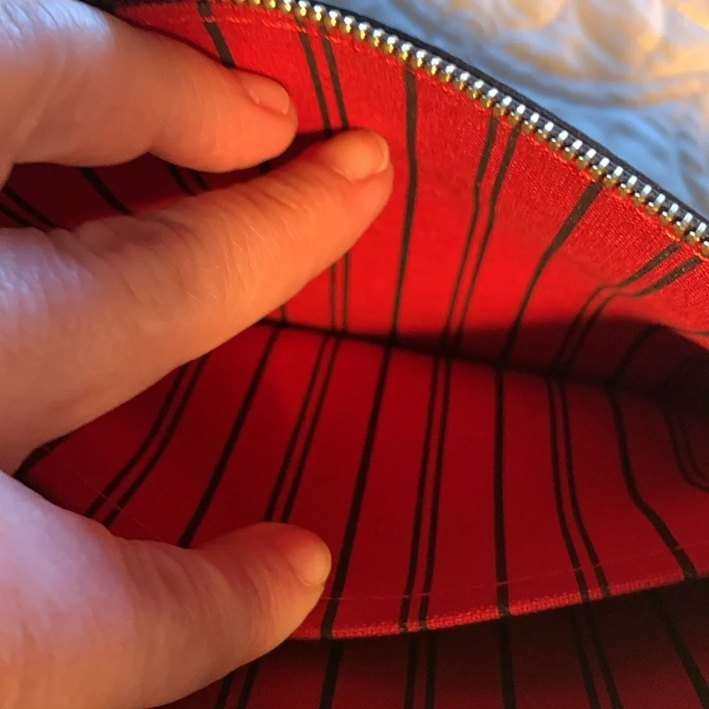 Louis Vuitton pouch - Picture 7 of 11